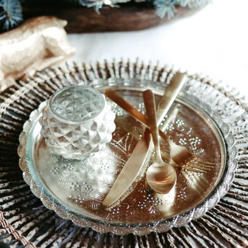 Using different style dishes and flatware - Heyday