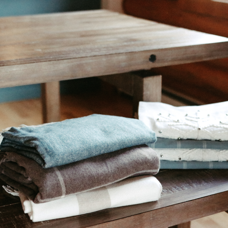 Setting the base of the table - Heyday