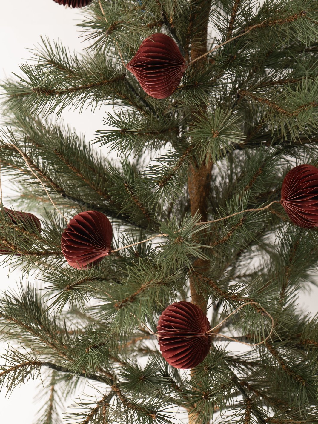 Merlot Honeycomb Finial Garland