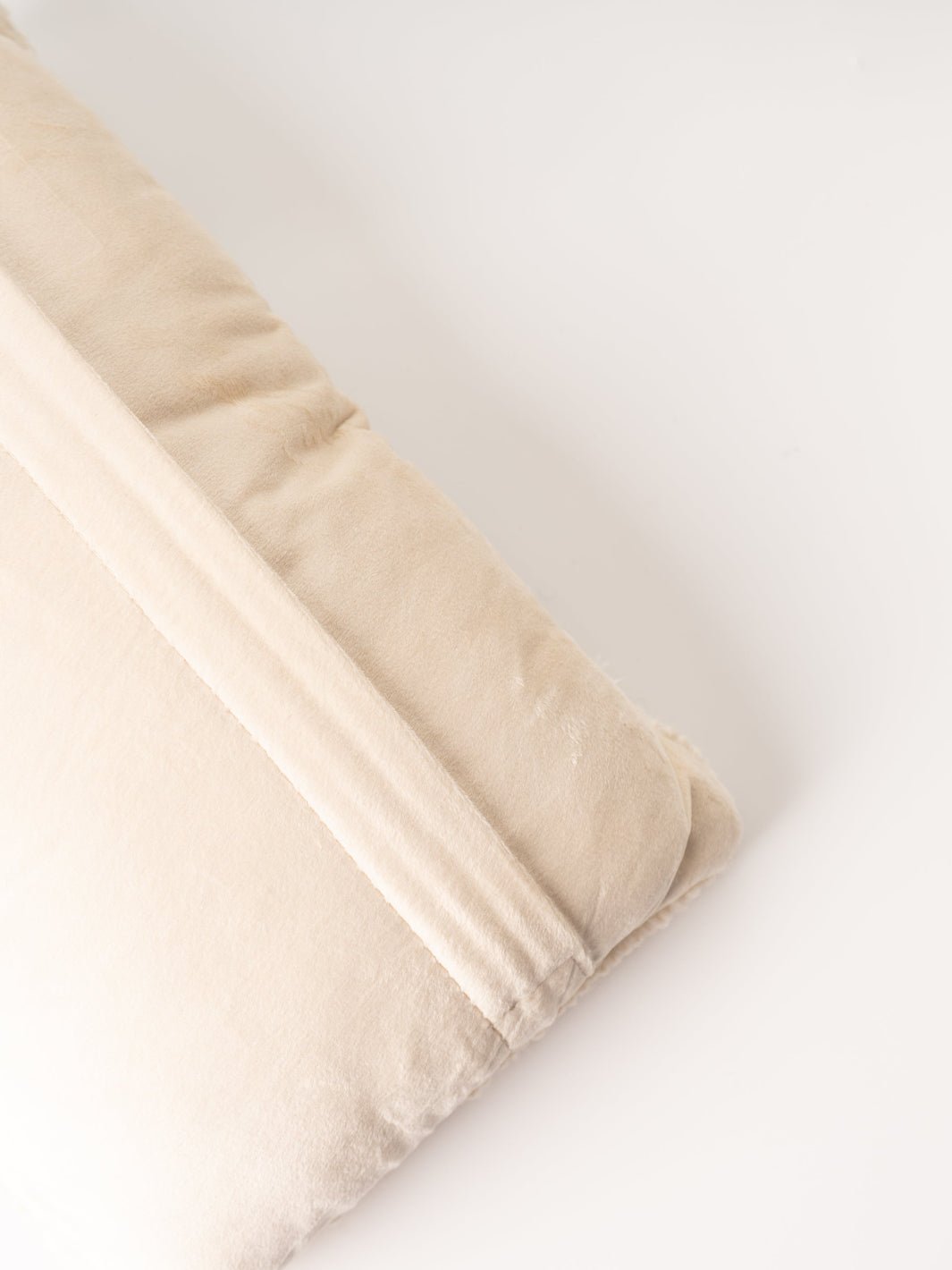 Black Lab Christmas Hook Pillow - Heyday