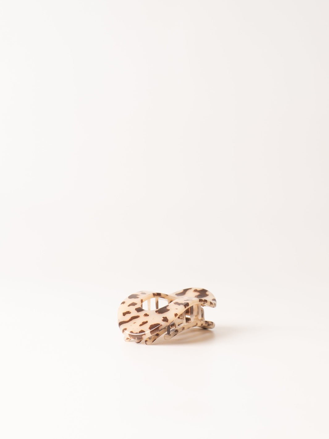Blonde Tortoise Small Flat Round Hair Clip - Heyday