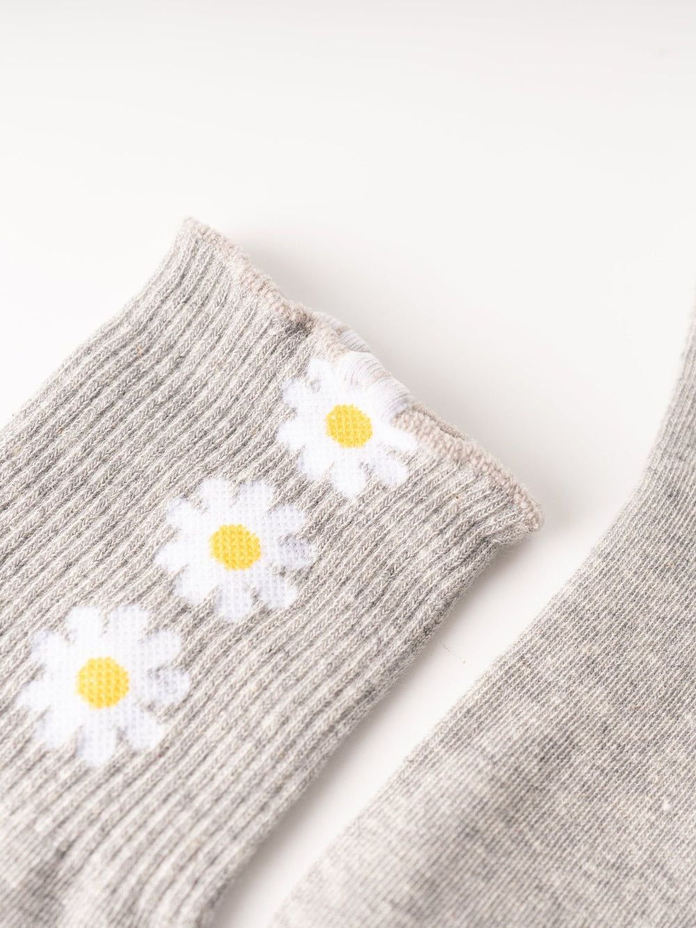 Women's Grey Daisy Crew Socks - Heyday