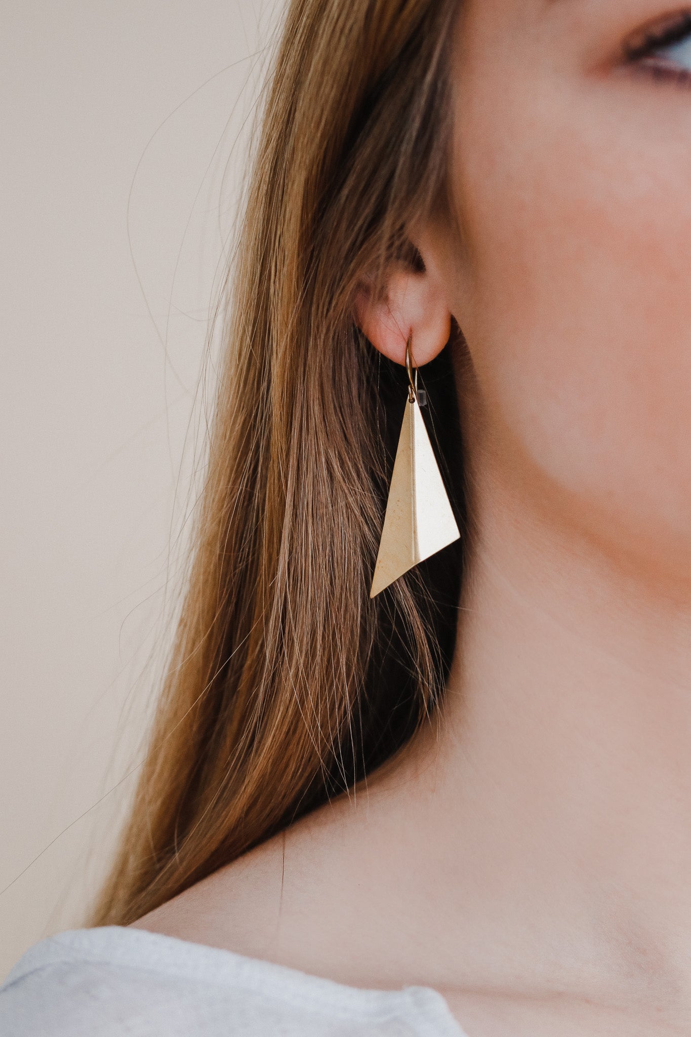 Commonform Quill Hoop Earrings - Heyday Bozeman Mostly White / Long >2.5